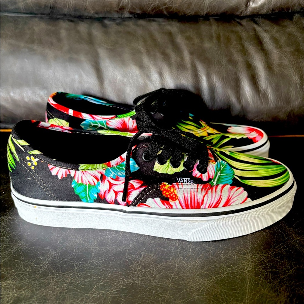 Vans tropical print lace up shoes